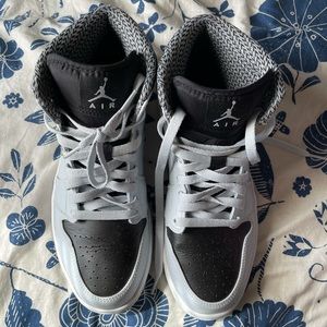 Jordan 1 mid pure platinum